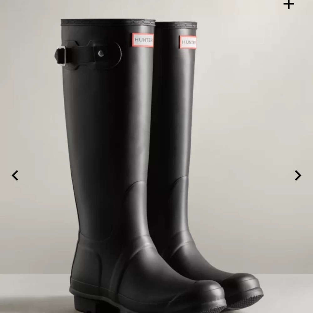 Black hunter boots